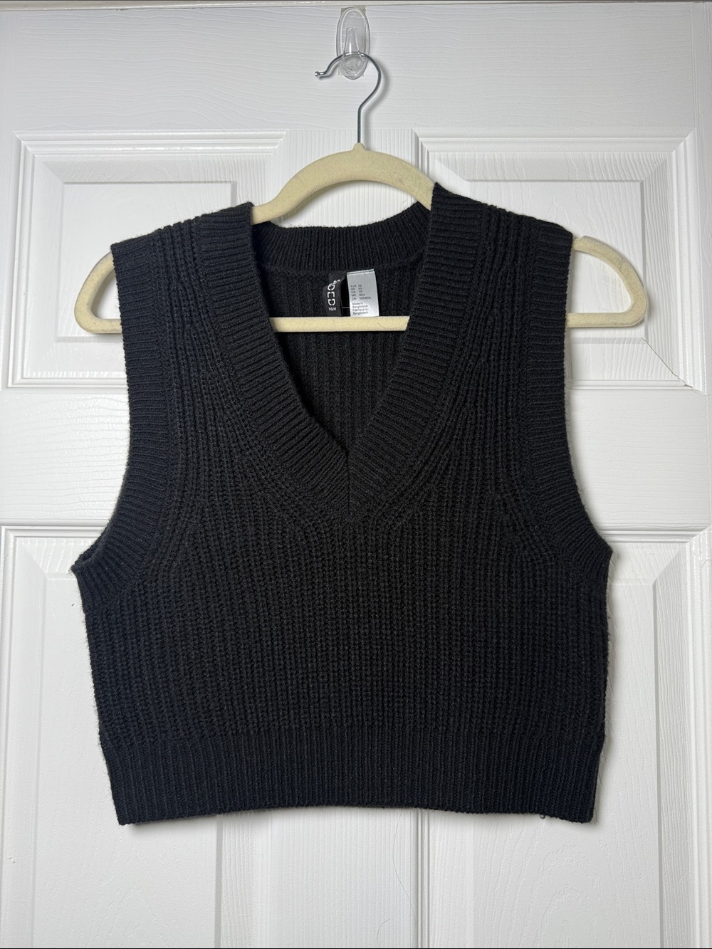 H&M Black Ribbed V-Neck Sweater Vest